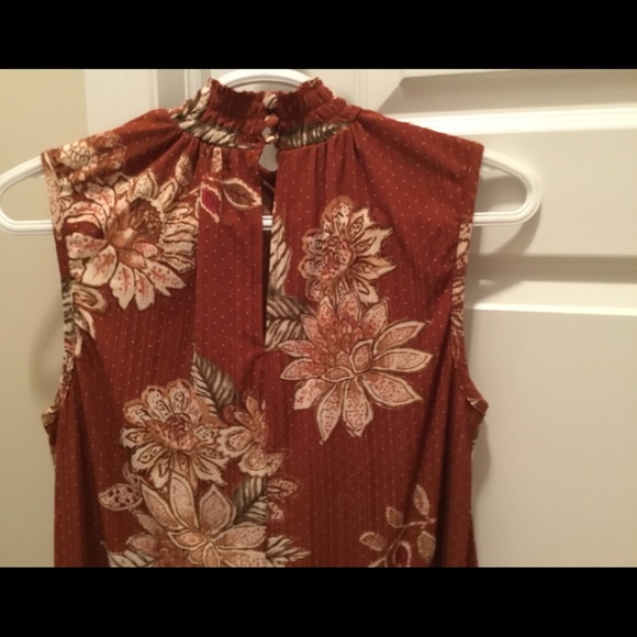 Sleeveless blouse - Picture 2 of 4